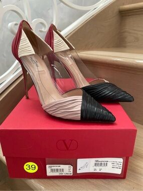 Authentic Valentino Garavani Two-Tone Pointed Toe D'Orsay Pumps